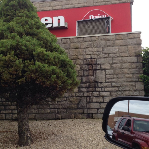Dairy Queen Ice Cream Parlor in Columbus