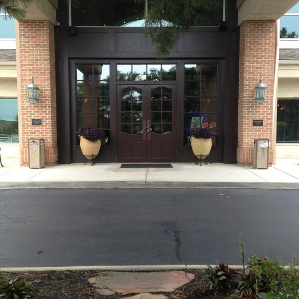 The Charles Penzone Grand Salon in Dublin Dublin'de Kuaför / Berber