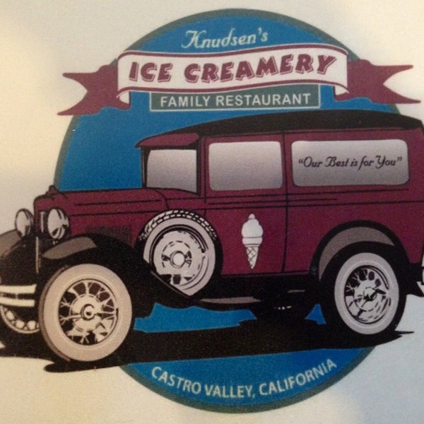 Das Foto wurde bei Knudsen&#39;s Ice Creamery von Kurtis Lee H. am 3/4/2013 aufgenommen