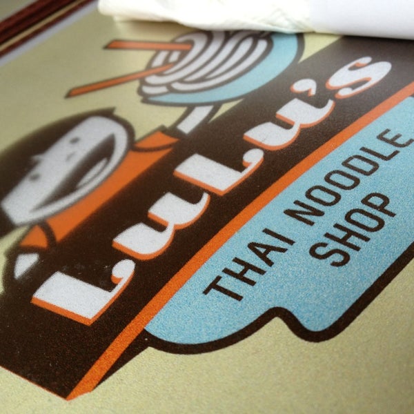 รูปภาพถ่ายที่ Lulu&#39;s Thai Noodle Shop โดย Eric D. เมื่อ 3/25/2013
