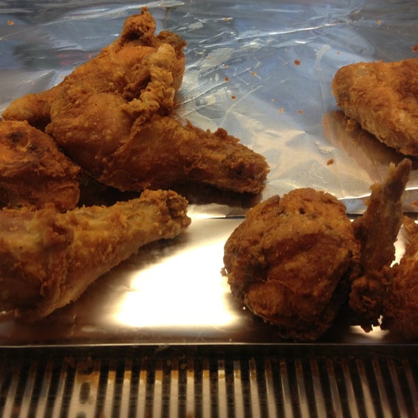 7/9/2013にNiaがCharles&#39; Country Pan Fried Chickenで撮った写真