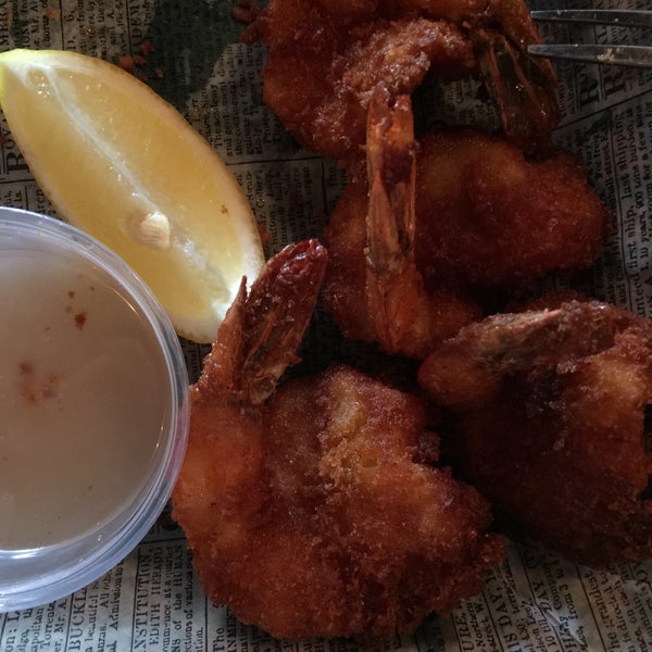 Foto diambil di Batter&#39;D-Fried Boston Seafood oleh Jenann G. pada 7/22/2015