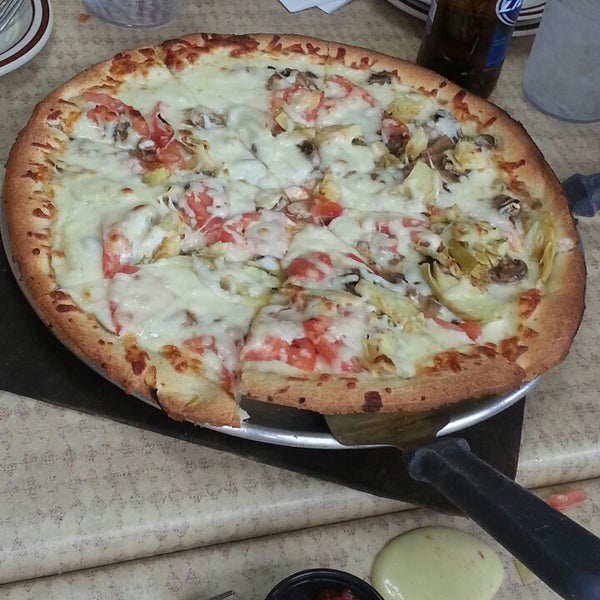 Foto tirada no(a) Hideaway Pizza por Chantel S. em 3/29/2013
