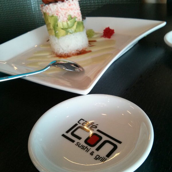 6/21/2013 tarihinde William M.ziyaretçi tarafından Cafe Icon-Sushi &amp; Grill'de çekilen fotoğraf