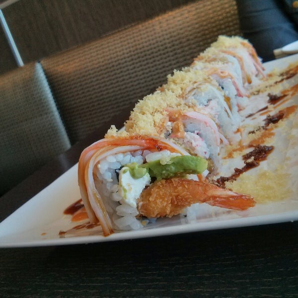 Снимок сделан в Cafe Icon-Sushi &amp; Grill пользователем William M. 1/11/2014
