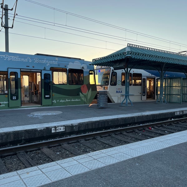 TriMet Gateway/NE 99th Ave MAX Station 14 tips from 2119 visitors