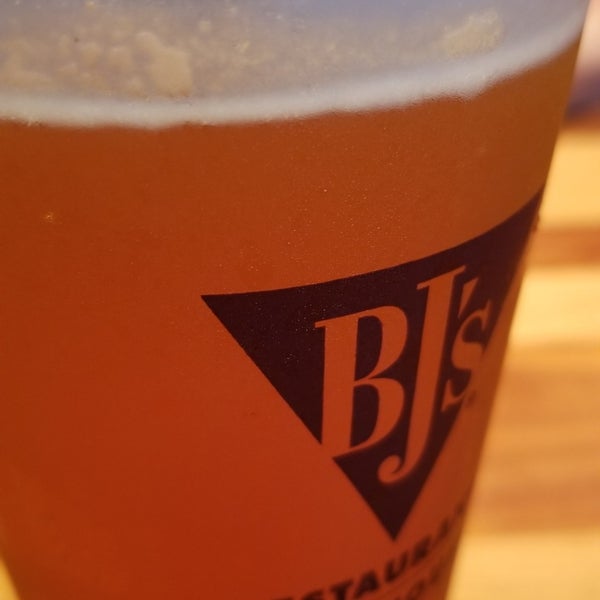Photo taken at BJ&#39;s Restaurant &amp; Brewhouse by Kyle N. on 4/5/2019