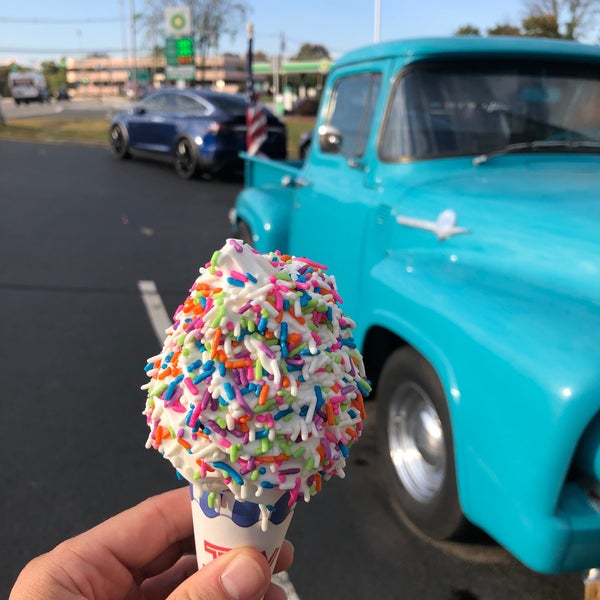 Снимок сделан в Curly&#39;s Ice Cream &amp; Frozen Yogurt пользователем Jeffrey B. 10/7/2020