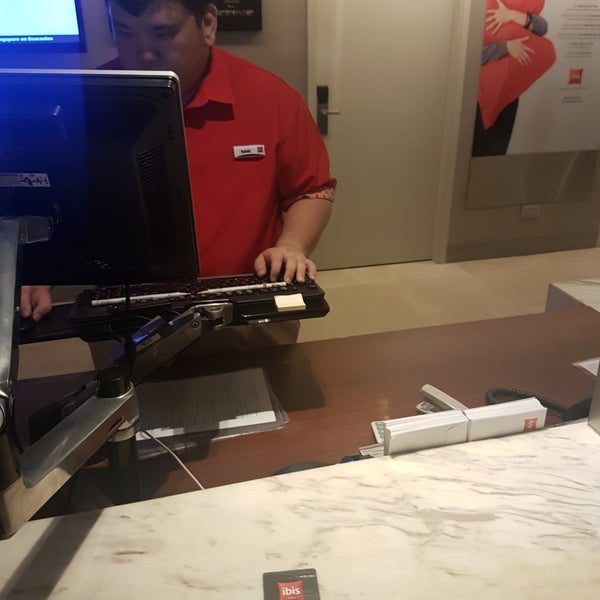 Photo taken at ibis Singapore on Bencoolen by Sharafat S. on 3/22/2018