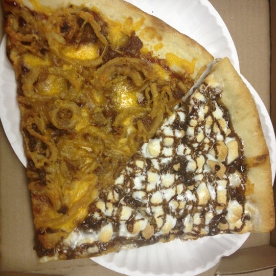 รูปภาพถ่ายที่ Big G&#39;s Pizza โดย Joe C. เมื่อ 10/24/2012