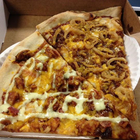 รูปภาพถ่ายที่ Big G&#39;s Pizza โดย Joe C. เมื่อ 9/28/2012