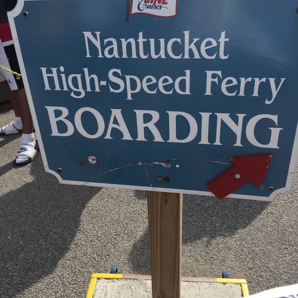 Снимок сделан в Hy-Line Cruises Ferry Terminal (Hyannis) пользователем mary c. 6/29/2016