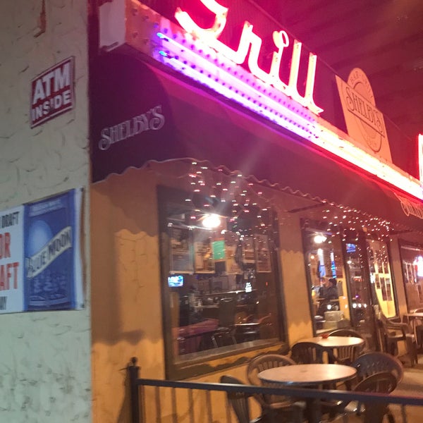 Foto scattata a Shelby&#39;s Bar &amp; Grill da Courtney M. il 11/19/2017