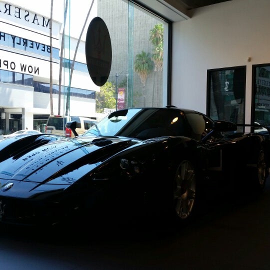 Foto scattata a McLaren Auto Gallery Beverly Hills da Marc T. il 7/21/2014