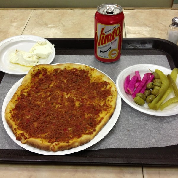 4/8/2013 tarihinde Lena N.ziyaretçi tarafından Fattal&#39;s Middle Eastern Supermarket'de çekilen fotoğraf