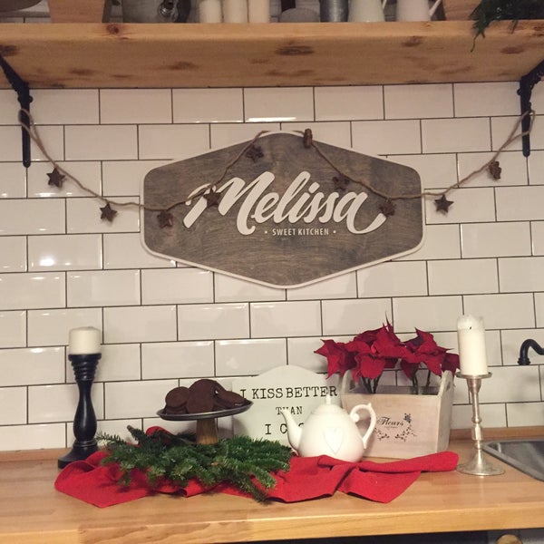 Foto scattata a Melissa sweets shop da Ira K il 12/16/2015