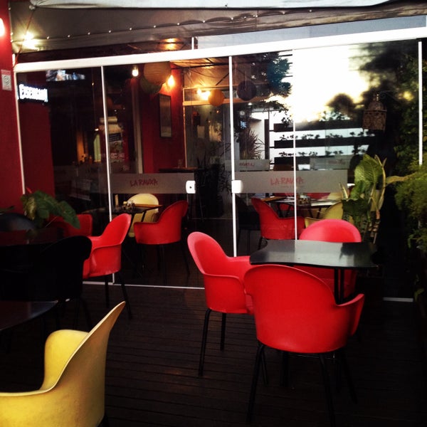 รูปภาพถ่ายที่ La Rauxa Café โดย Franchesco M. เมื่อ 9/2/2015