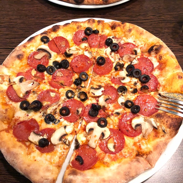Foto diambil di Tomasso - New York Pizza oleh jordi m. pada 3/6/2018