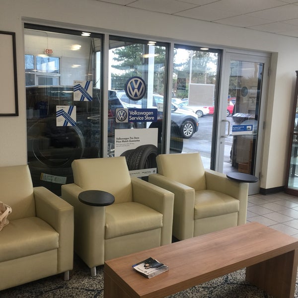 Armstrong Volkswagen Car Dealership in Gladstone
