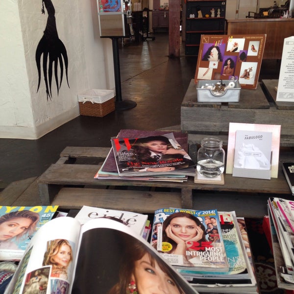 รูปภาพถ่ายที่ Melrose &amp; McQueen Salon โดย Slean P. เมื่อ 1/8/2015