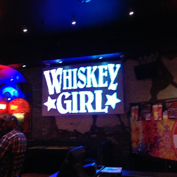 รูปภาพถ่ายที่ Whiskey Girl โดย Sean C. เมื่อ 4/30/2013