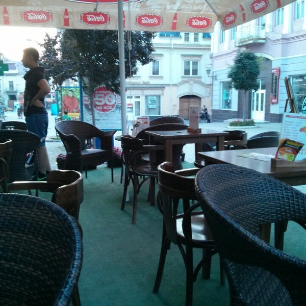 รูปภาพถ่ายที่ Old cafe Appetito โดย Taras K. เมื่อ 6/15/2013