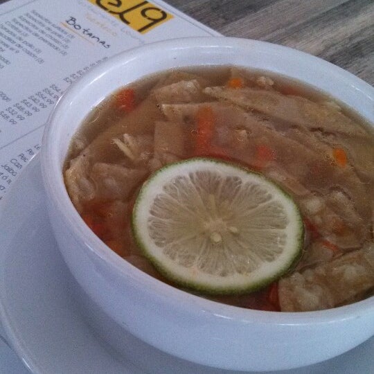 Foto scattata a El 9 Restaurante Lounge Yucateco da Yahel G. il 4/15/2014