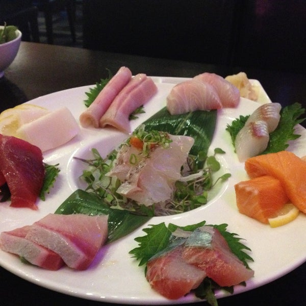 Снимок сделан в Yuubi Japanese Restaurant пользователем Mel 5/16/2013