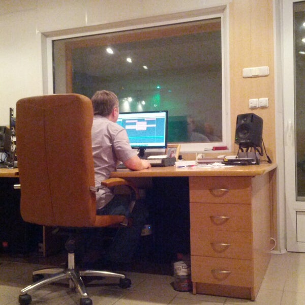 Рабочий стол дизайнера. Рабочее место веб дизайнера. Work studio 2. Work studio 2. Usm holding офис.