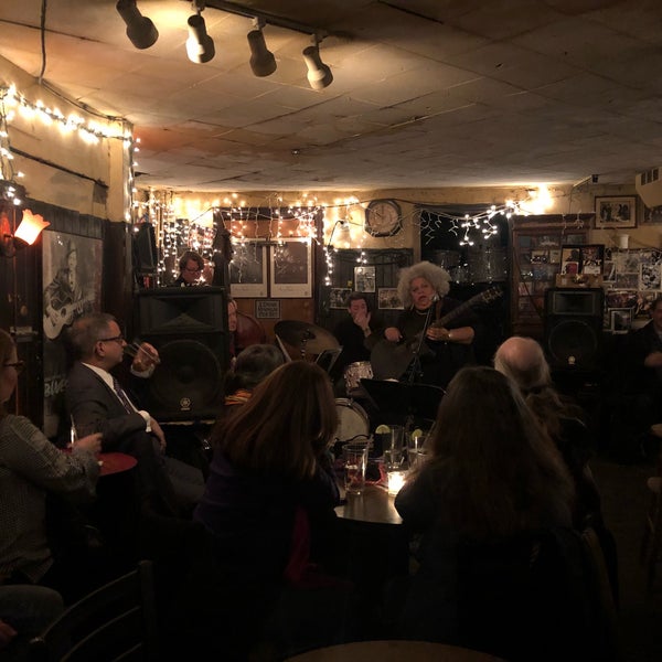 12/6/2018 tarihinde Anna W.ziyaretçi tarafından 55 Bar'de çekilen fotoğraf