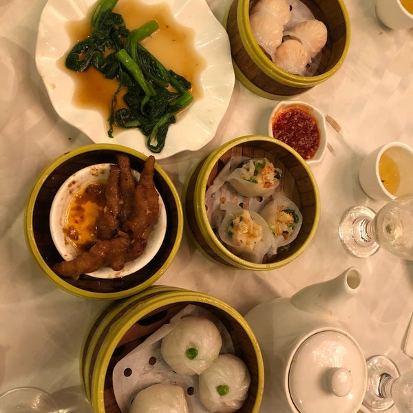 Photo taken at Jing Fong Restaurant 金豐大酒樓 by Anna W. on 9/15/2019