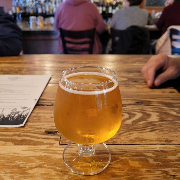 The Field Burger & Tap 1 Country Club Ln