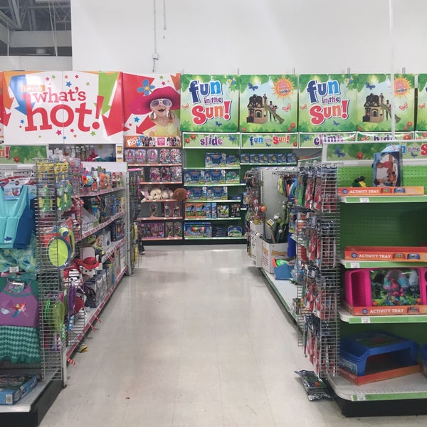 Toys"R"Us (Now Closed) Toy Store in Concord Mills