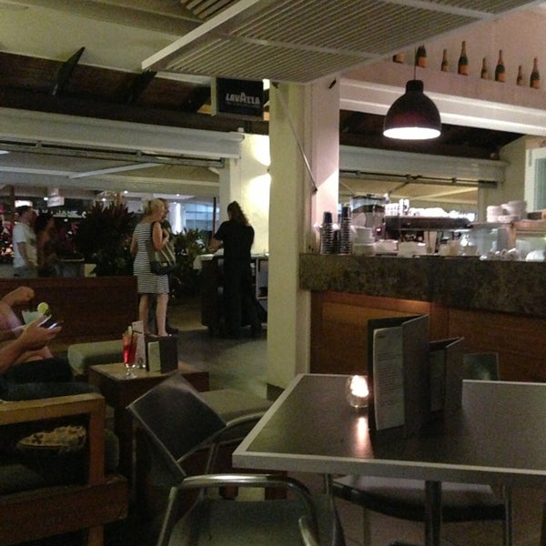 Photo taken at Zinc Restaurant &amp; Lounge Bar by Gary J. on 12/28/2012