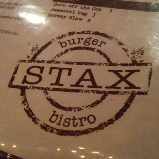 Photo prise au Stax Burger Bistro par Shelby C. le10/1/2012