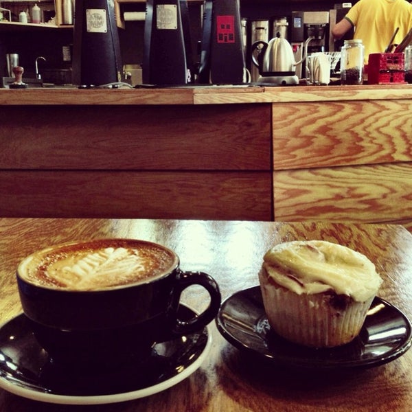Foto tirada no(a) Augie&#39;s Coffee House por Marc B. em 7/2/2013