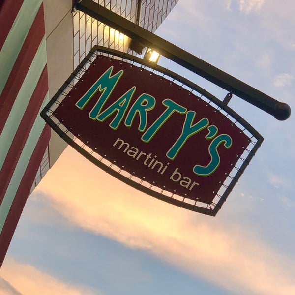 Foto diambil di Marty&#39;s Martini Bar oleh Andrew P. pada 6/21/2019