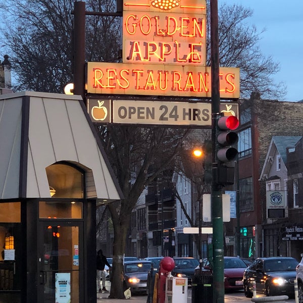 Das Foto wurde bei Golden Apple Grill &amp; Breakfast House von Andrew P. am 4/2/2019 aufgenommen