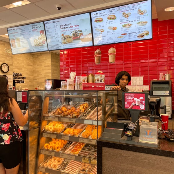 Montreal,Canada. Tim Horton's coffee shop in downtown Montreal Stock Photo  - Alamy