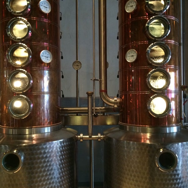 รูปภาพถ่ายที่ Charleston Distilling โดย Dan S. เมื่อ 3/28/2015