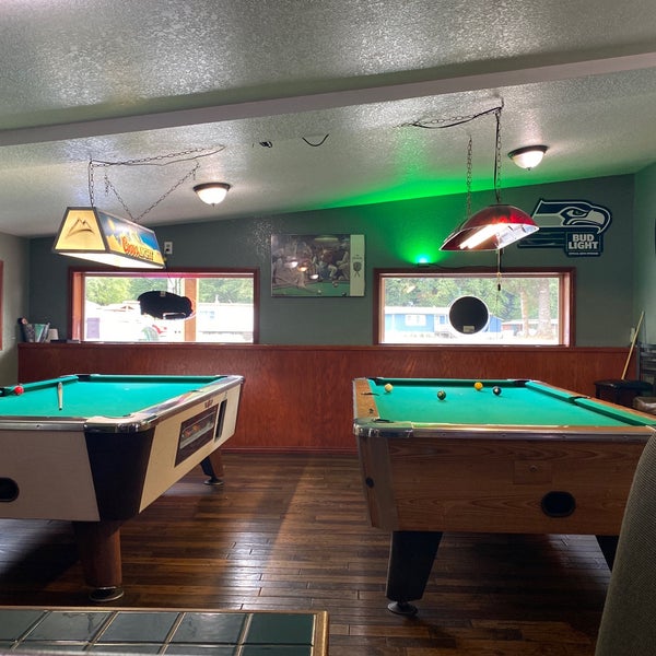 Blakeslees Bar & Grill 1222 S Forks Ave