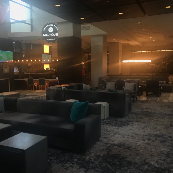 Foto scattata a Pittsburgh Airport Marriott da Tanya L. il 9/22/2019