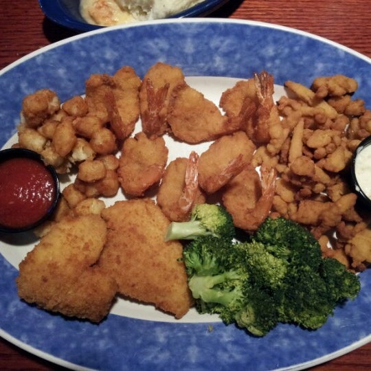 Photo taken at Red Lobster by Enrique E. on 9/15/2012