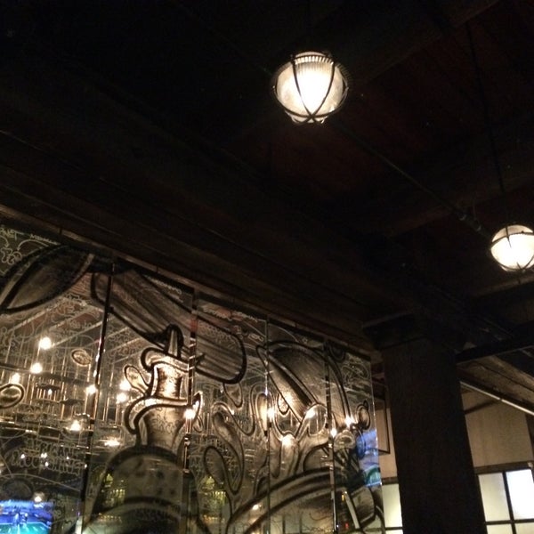 รูปภาพถ่ายที่ Tippling Hall โดย Zach B. เมื่อ 1/9/2015