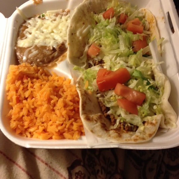 Photo taken at Burritoville by Taryn F. on 1/28/2014