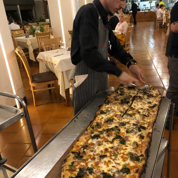 Photo prise au Ristorante Pizza a Metro da &quot;Gigino&quot; L&#39;Università della pizza par Niko V. le6/25/2019
