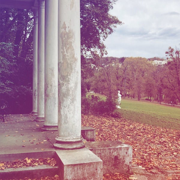 11/4/2019 tarihinde Niko V.ziyaretçi tarafından Pötzleinsdorfer Schlosspark'de çekilen fotoğraf