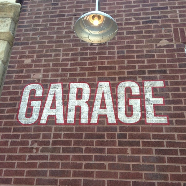 Foto tirada no(a) The Garage por Dan P. em 5/29/2013