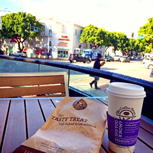 Photo taken at The Coffee Bean &amp; Tea Leaf by Bahaa 👑📷 on 2/27/2014