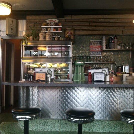 10/28/2012 tarihinde Cathy H.ziyaretçi tarafından Summit Diner'de çekilen fotoğraf